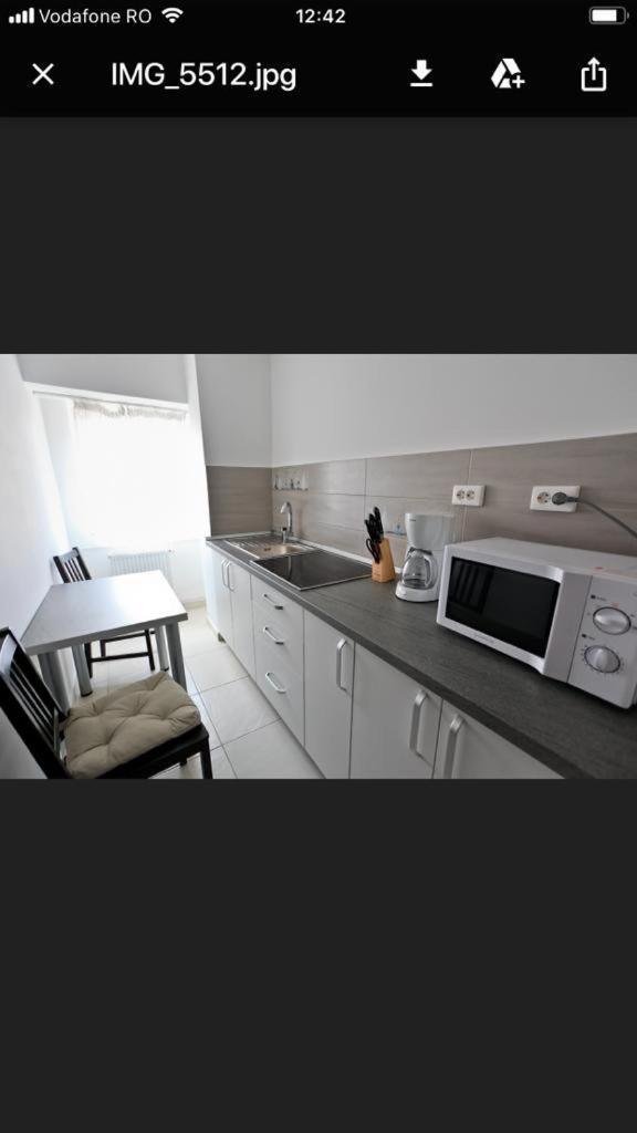 Alba Iulia Square - Apartments And Studios Bukares Bagian luar foto