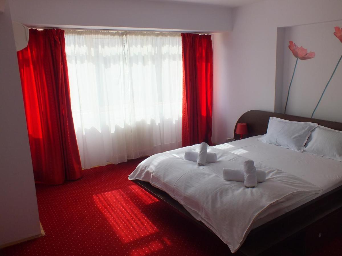 Alba Iulia Square - Apartments And Studios Bukares Bagian luar foto